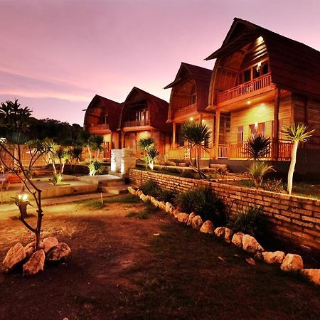 Adara Beach Huts Batununggul Exterior foto